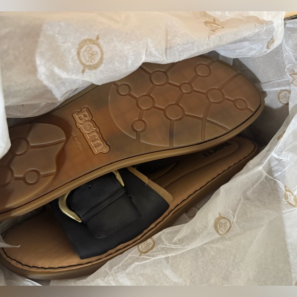 🎉LAST CHANCE🎉 Born Miarra Big Buckle Slide Sandals - Leather - Picture 10 of 10